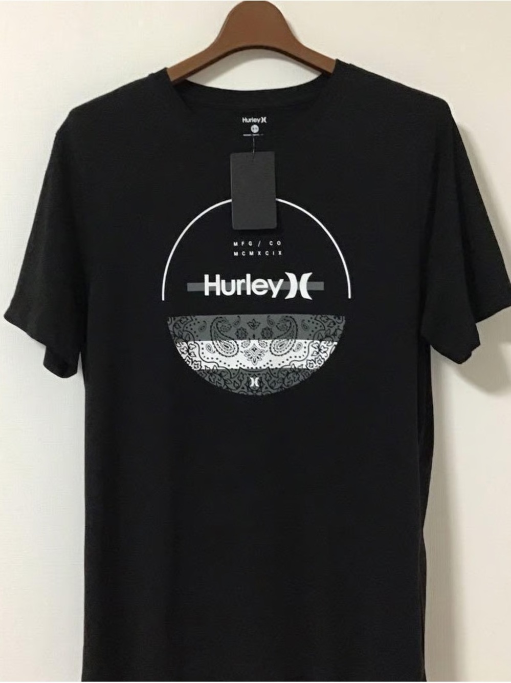 HURLEY Everyday Bandana Tribal Emblem Short Sleeve Graphic Logo Tee Size Large - Picture 1 of 3